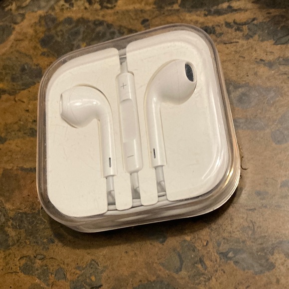 Apple Other - Genuine Apple EarPods Headphone
Corded With 3.5mm Plug Earbuds iPhone iPad